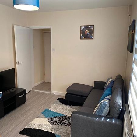 Excellent And Amazing Apartment With Private Parking Gillingham  Exterior foto