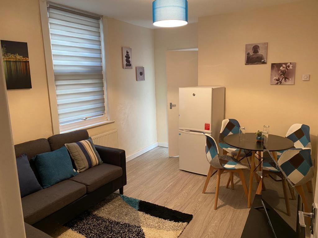 Excellent And Amazing Apartment With Private Parking Gillingham  Exterior foto